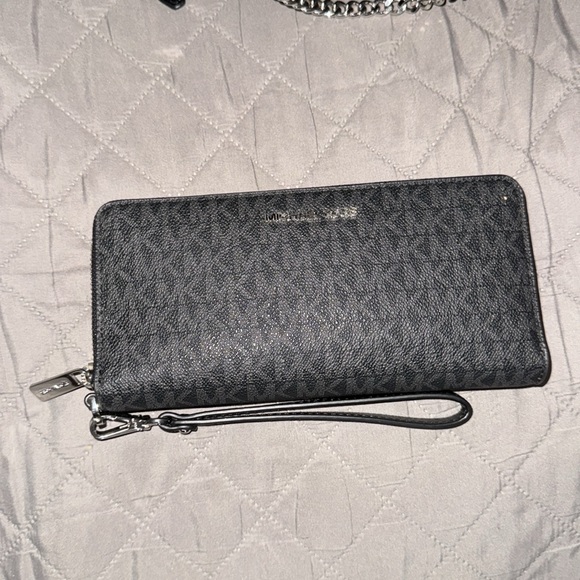 Michael Kors, backpack and matching wallet - Picture 6 of 7